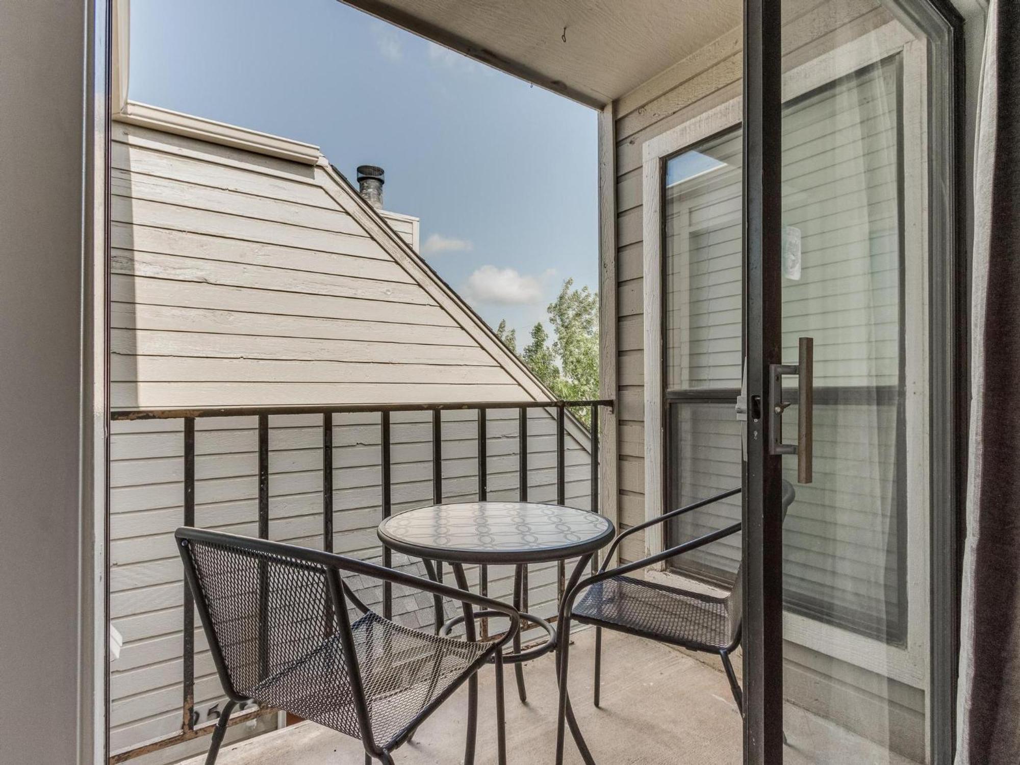 Quiet Modern Heavenly Paradise And Balcony Near Lake, Mall, Food, Entertainment! Appartement *
