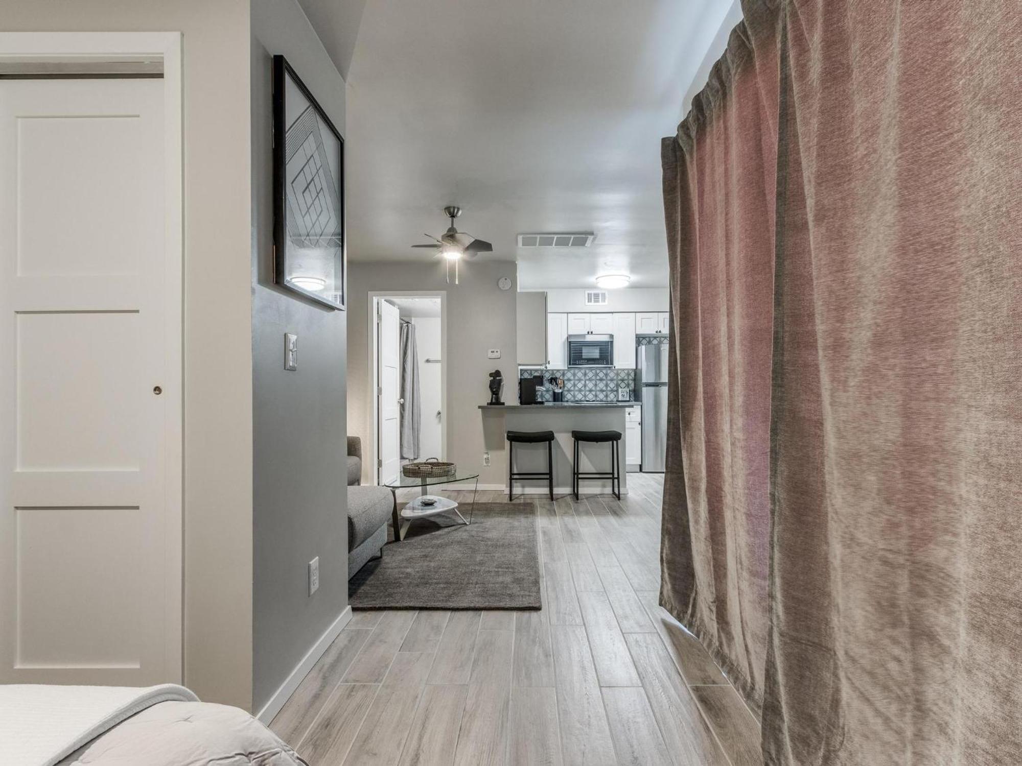 Quiet Modern Heavenly Paradise And Balcony Near Lake, Mall, Food, Entertainment! Appartement Oklahoma City