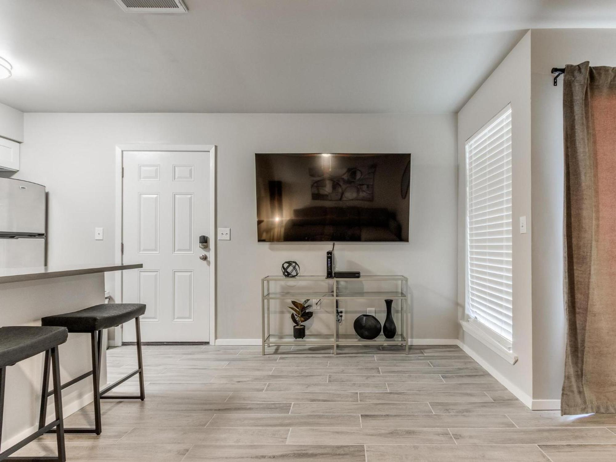 Appartement Quiet Modern Heavenly Paradise And Balcony Near Lake, Mall, Food, Entertainment! *