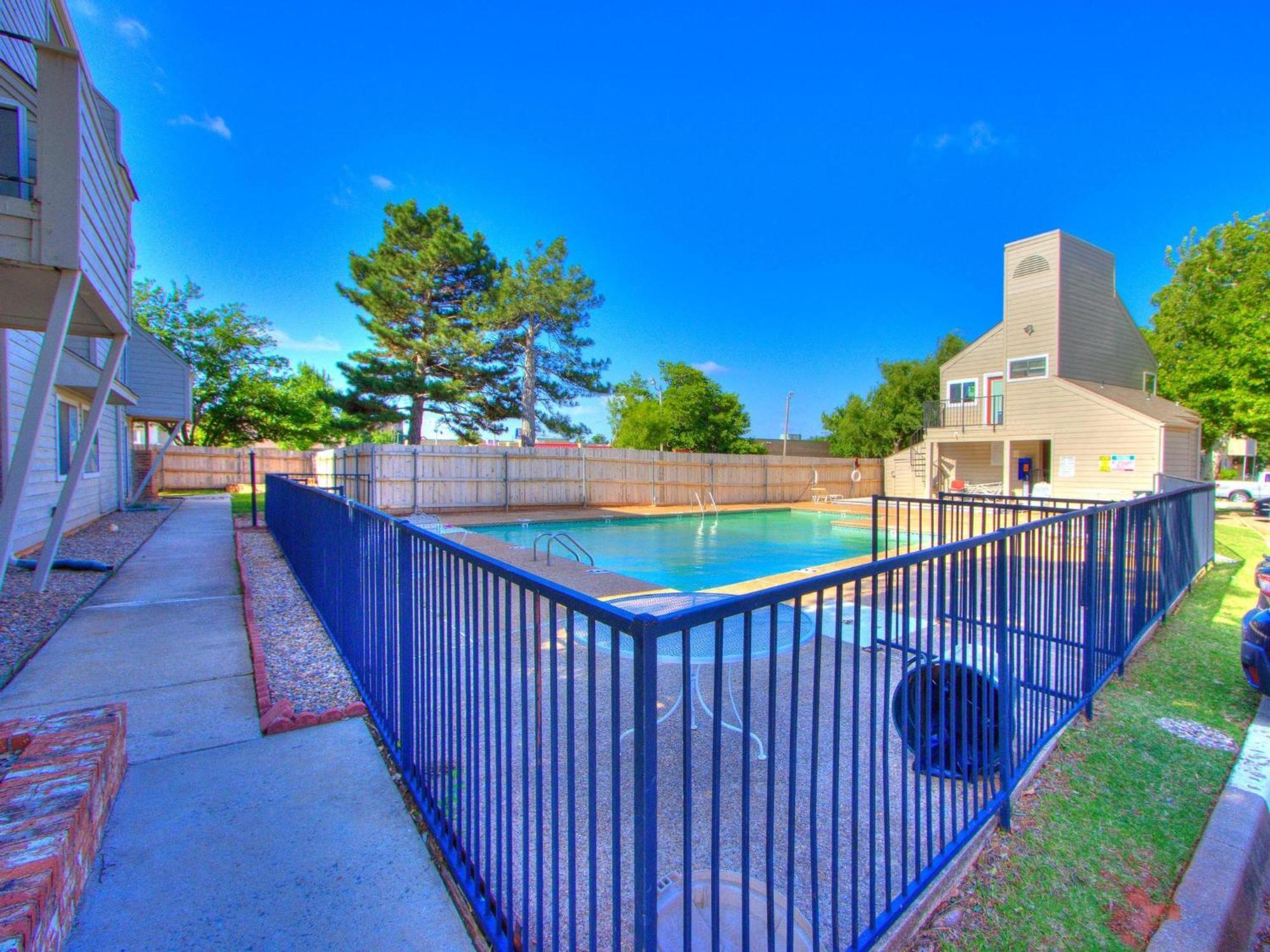 Quiet Modern Heavenly Paradise And Balcony Near Lake, Mall, Food, Entertainment! Appartement